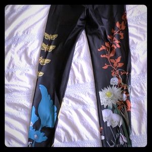 Noli black leggings with butterflies and flowers